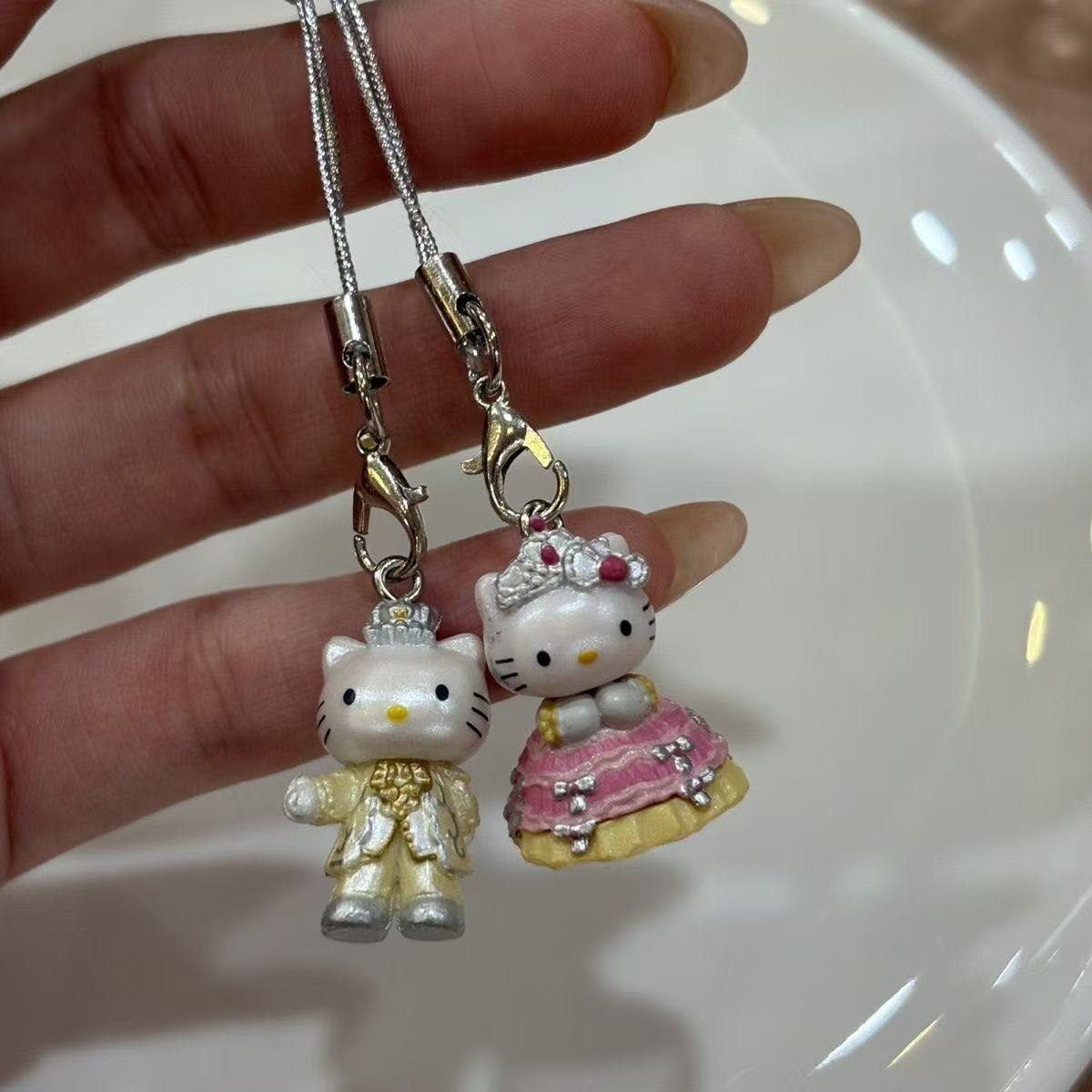 Kawaii Hello Kitty Wedding Dre - Phone Accessories Hanging recension och pris